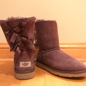 UGG Bailey Bow Size 8